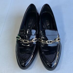 Zara Patent Loafers Women’s‎ 6 Black Pointy Toe Chain Accent Slip On Shoes